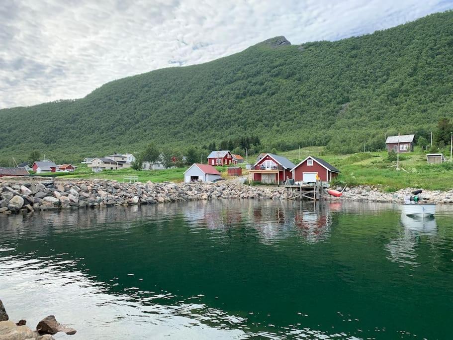 Leilighet I Rorbu Pa Kaldfarnes - Yttersia Senja Екстер'єр фото