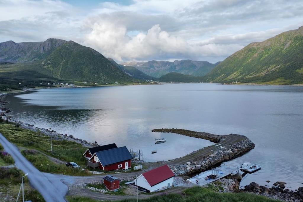 Leilighet I Rorbu Pa Kaldfarnes - Yttersia Senja Екстер'єр фото