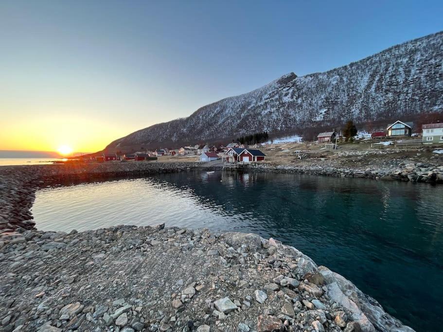 Leilighet I Rorbu Pa Kaldfarnes - Yttersia Senja Екстер'єр фото
